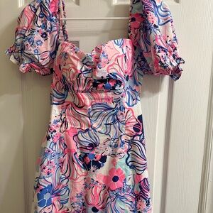 Lily Pulitzer summer dress. Short mini style. Cute puff sleeves, sweetheart neck
